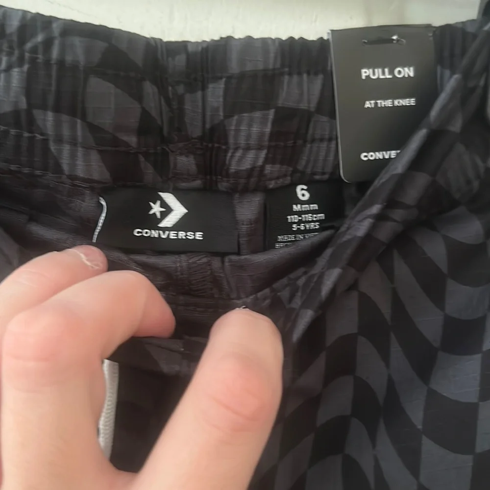 CONVERSE PULL-ON FABRIC SHORTS: BLACK/GRAY CHECKERED: NEW WITH TAGS: SIZE 6